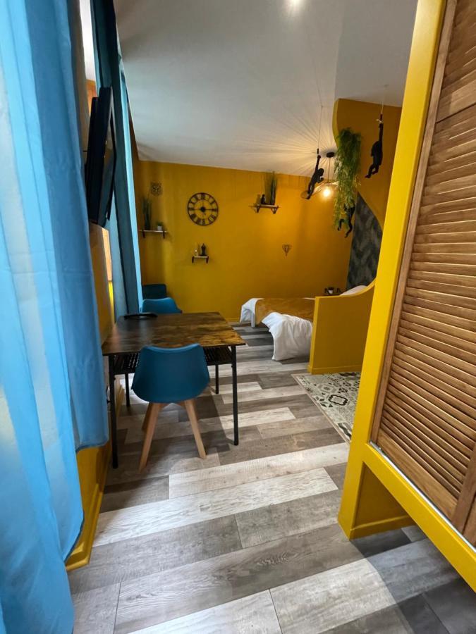 Jungle Room Romans-sur-Isère Buitenkant foto